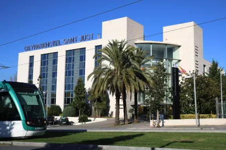 Acta Sant Just Отели рядом с достопримечательностью «Hospital Sant Joan De Deu»