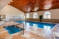 Quality Inn & Suites Albuquerque North near Balloon Fiesta Park - piscina