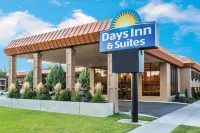 Days Inn & Suites by Wyndham Logan - Pools