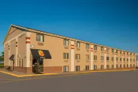 Super 8 by Wyndham Lincoln West Hotels in Lincoln