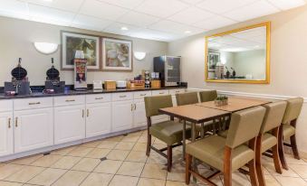 La Quinta Inn & Suites by Wyndham Chicago Gurnee