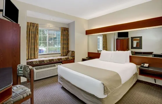 印第安納波利斯機場温德姆麥客達酒店