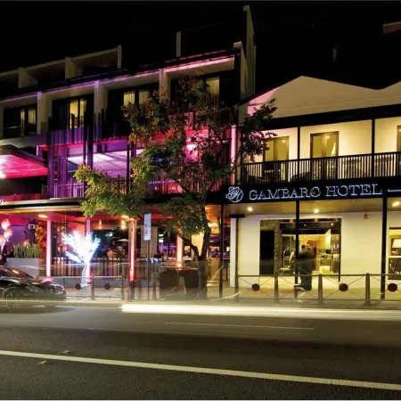 The Beetson Hotel Отели рядом с достопримечательностью «Площадь Анзак»