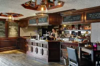 Higher Trapp Hotel - bar