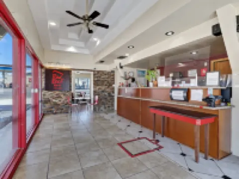 レッド ルーフ イン ニードルズ ニードルズのホテル