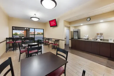Red Roof Inn & Suites Columbus - West Broad