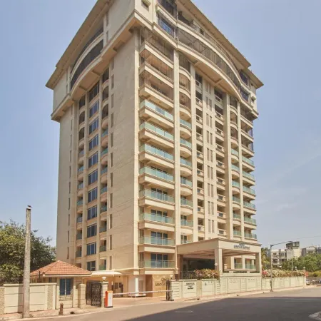Residency Sarovar Portico Mumbai Отели рядом с достопримечательностью «Пляж Акса»