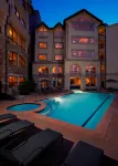 Fairmont Heritage Place, Franz Klammer Lodge - Pools