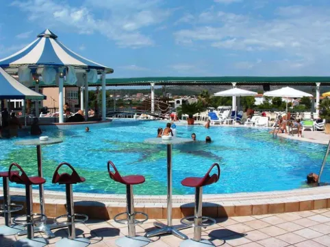 Apartment 3a, First Floor 羅戈茲尼察酒店