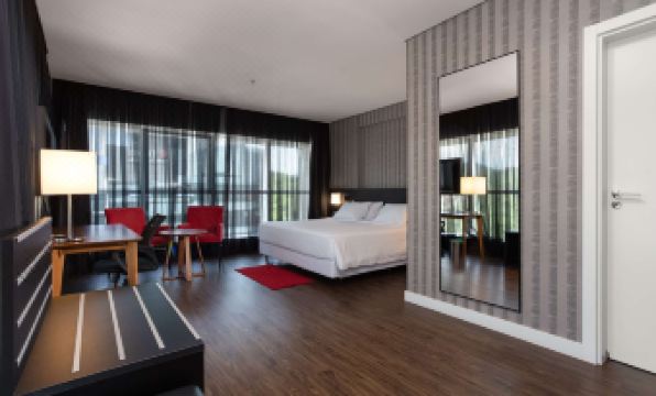 Hilton Garden Inn Praia Brava - Housity