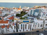 Colina do Mar Hotels near برج الساعة ألبوفيرا