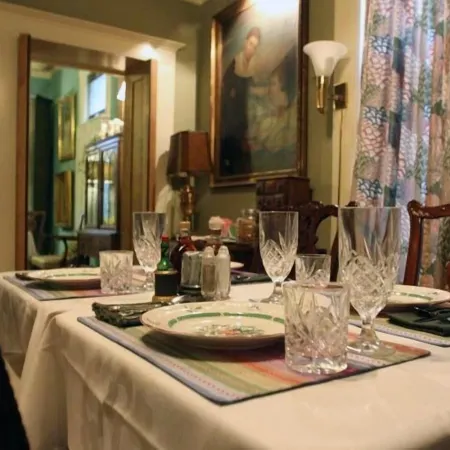 Stay Fairfield - Fairfield Place and Fairfield Manor Bed & Breakfast