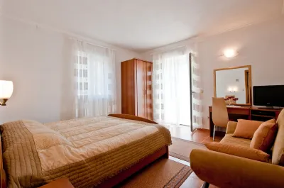 Barba Petra Dvori Apartments Hotels in Brač