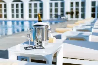 Johari Rotana - Pools