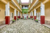 RedDoorz Syariah near Kebon Rojo Park Blitar Hotel di Ngancar
