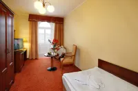 Ensana Centrální Lázně - Maria Spa - 駐車場