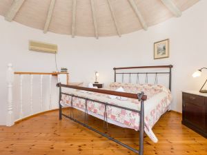 Villa Windmill: Large Private Pool, Sea Views, A/C, WiFi