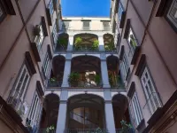 디모라 델레 아르티 Porto di Napoli 주변 호텔