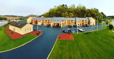 Super 8 by Wyndham Fort Chiswell/Wytheville Area Hotels in Pulaski