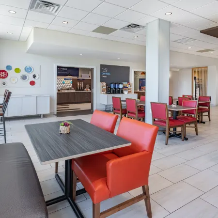 Holiday Inn Express & Suites Ruskin - Sun City by IHG