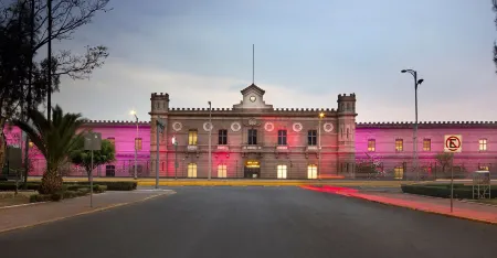 Hotel MX congreso CDMX, Trademark Collection by Wyndham Отели рядом с достопримечательностью «Музей карикатур»