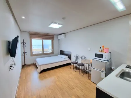 Jeju Udo Sun Beach Pension Отели рядом с достопримечательностью «Остров Удо»