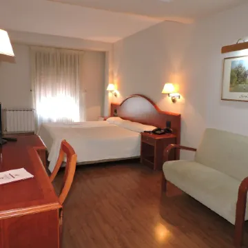 Hotel El Nogal Отели в г. Кампинья дель Писуэрга