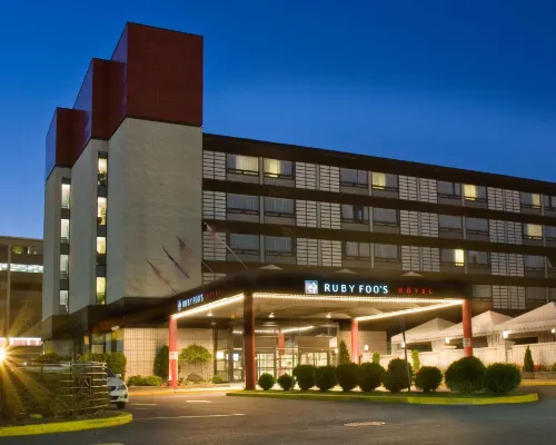 Hotel Ruby Foo's Hotels near Henri-Bourassa Metro Station