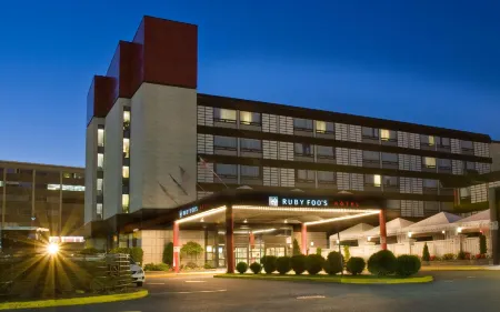 Hotel Ruby Foo's Отели рядом с достопримечательностью «Парк Жан-Драпо»