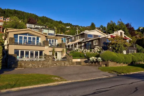 Queenstown House Bed & Breakfast and Apartments