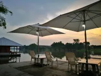 River Marina Resort Hotels in Uthai Thani