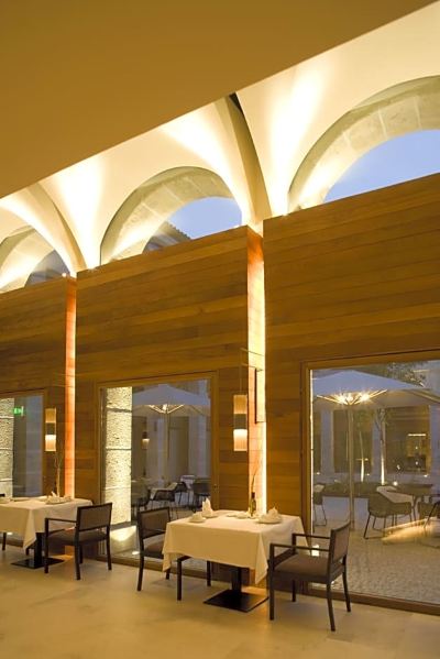 レストラン パラドール デ アルカラ デ エナーレスの写真