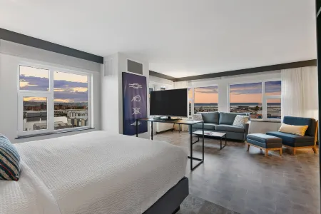 Hotel Indigo SEATTLE EVERETT WATERFRONT by IHG