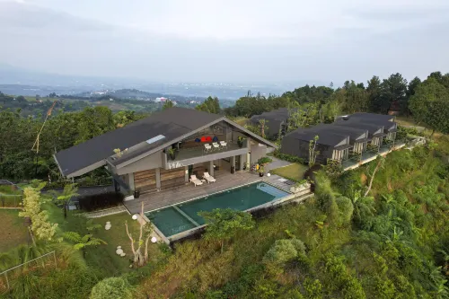 The Upper Clift Resort & Cafe Hotels in Babakan Madang