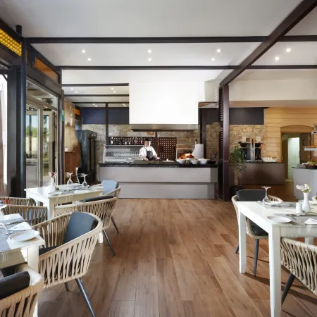 Giannoulis – Santa Marina Beach Hotel