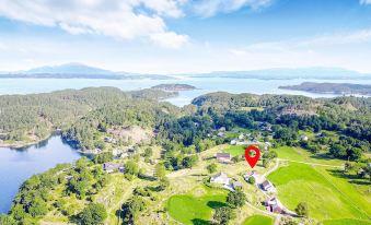 Nice Home in Valevåg with 4 Bedrooms and Wifi