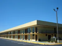 Days Inn by Wyndham Madison - 2-Star