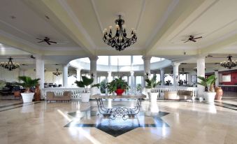 Grand Palladium Lady Hamilton Resort & Spa - All Inclusive