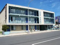 Dry Dock Motel - parking