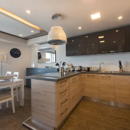 Stylish Seaview Apartment in a Prime Location