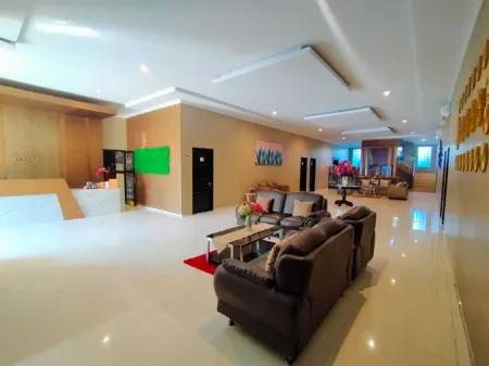 Indah Guest House Отели в г. West Sorong