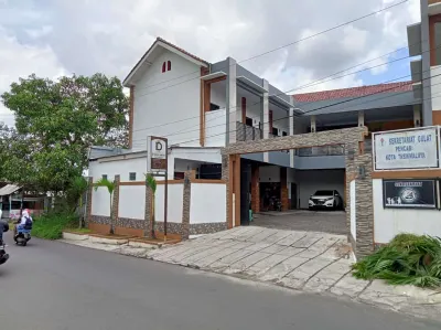 D'Exclusive Guest House Hotels in Linggajati