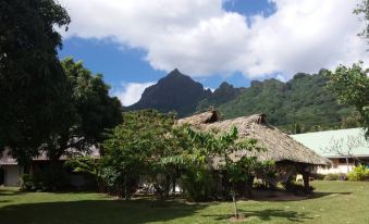 Linareva Moorea Beach Resort