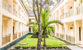 Chamba Valley Exotic Hotel - Housity
