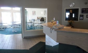 Bay Hill Inns & Suites