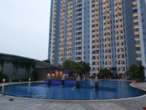 Cosmy Tanglin Apartment at Pakuwon Mall Hotels in Sambikerep