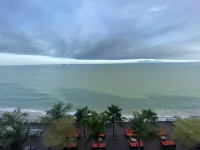 Hompton Hotel by The Beach