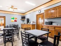 Suburban Studios Kansas City Airport North Hotels in Platte County