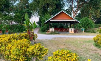 The Country Lake Nature Lodge Hotel