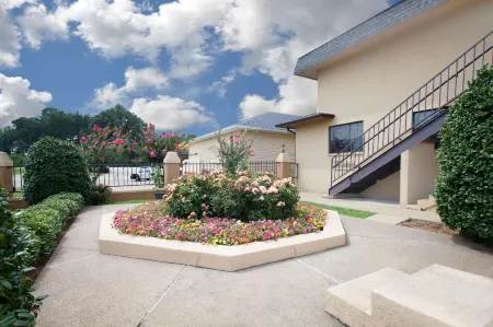 Days Inn by Wyndham Ruston LA Отели в г. Растон